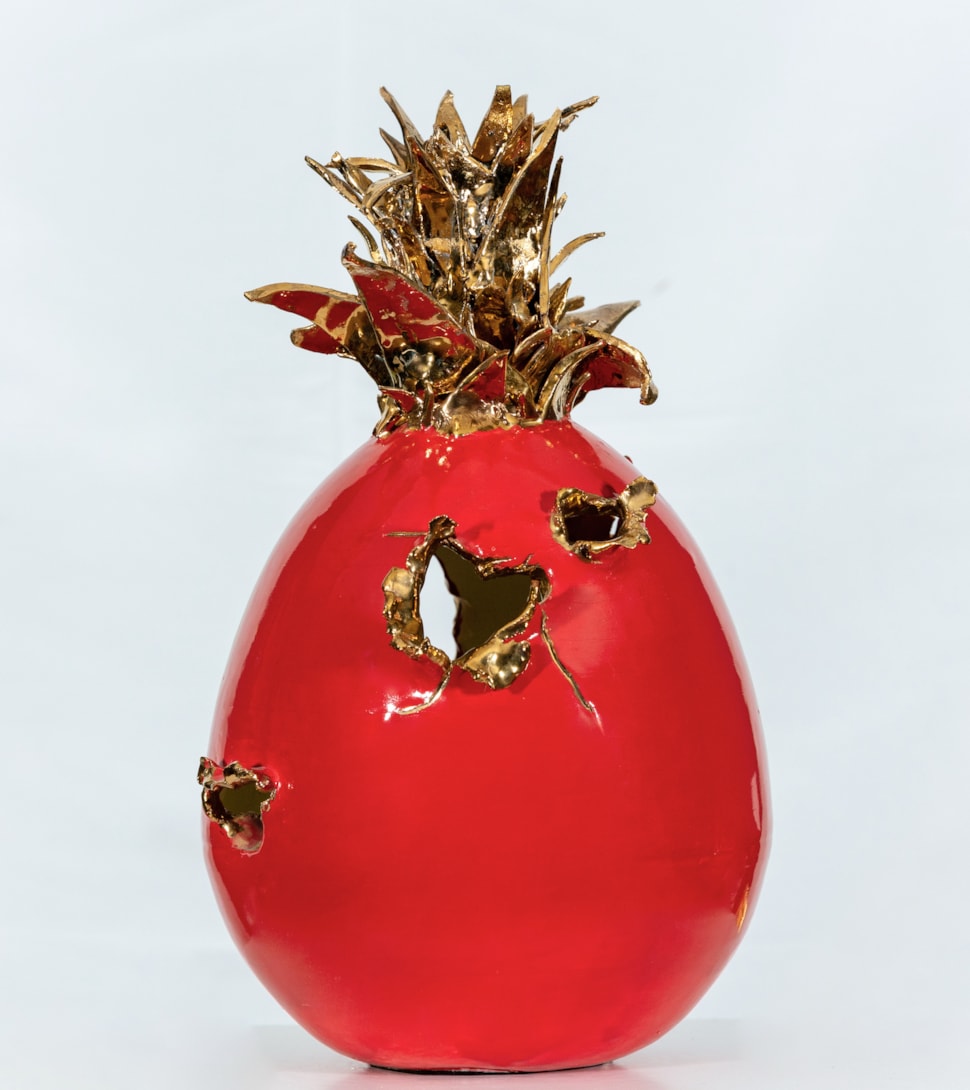 Ananas Comosus - Nam Tran (b. 1988 - )